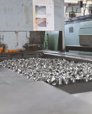 Belt furnace for heat treatment