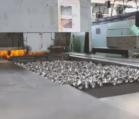 Heat treatment belt furnace